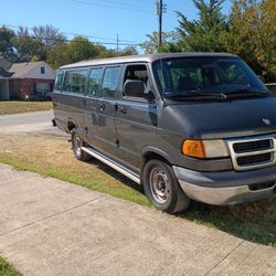 99 Dodge Van 3500  Runs Strong 4 Row Seats