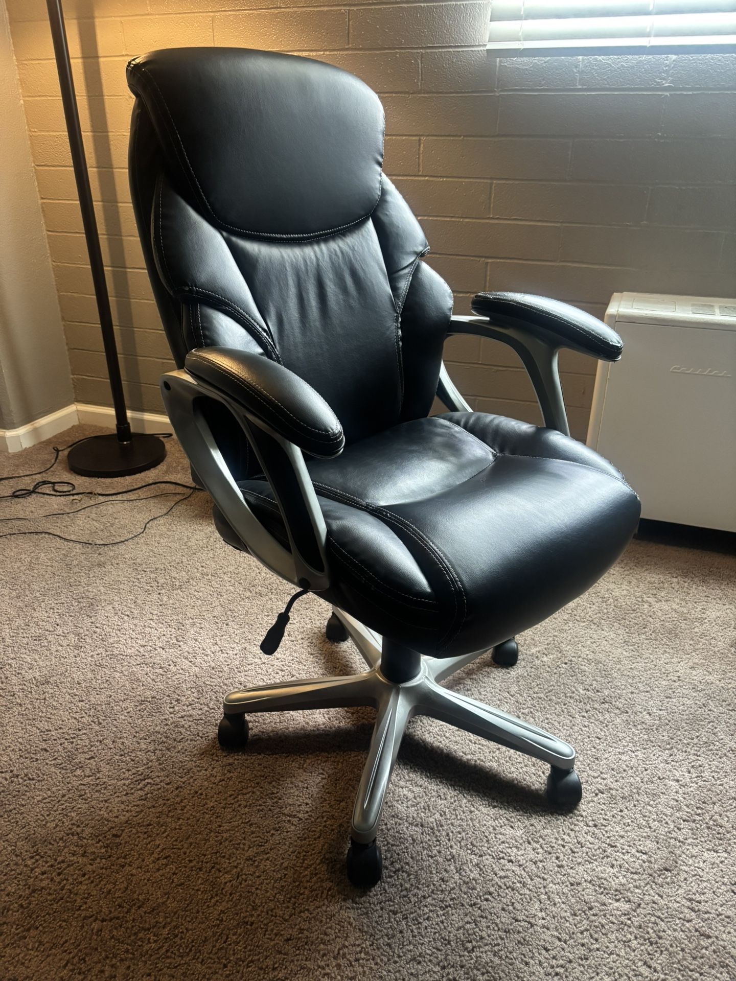 Office Leather Chair Black - LazyBoy