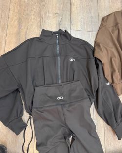 Alo Yoga Black Half-Zip Jacket and Leggings Set
