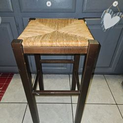 ONE WICKER TOP BAR STOOL