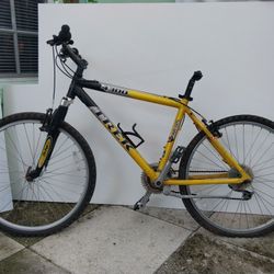 TREK 4300 Mountain Bike 18"NEEDS REPAIR