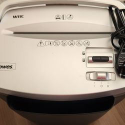 $25 - Fellowes W11C, 11-Sheet Cross-cut Paper and Credit Card Shredder with Safety Lock