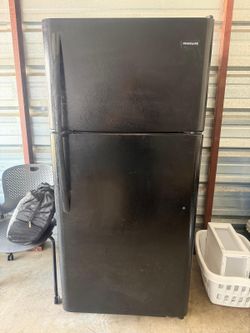 Frigidaire Black Top-Freezer Refrigerator – Excellent Condition & Clean!