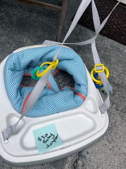 Graco hanging jumper with toys attached