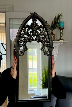 BEAUTIFUL ARCHED MIRROR