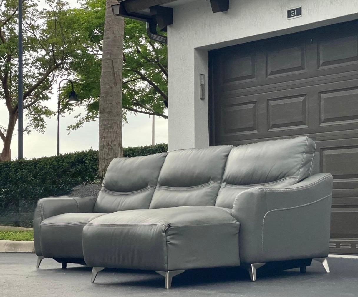 🛋️ Sectional Couch/Sofa Leather Recliner Delivery Available 🚛