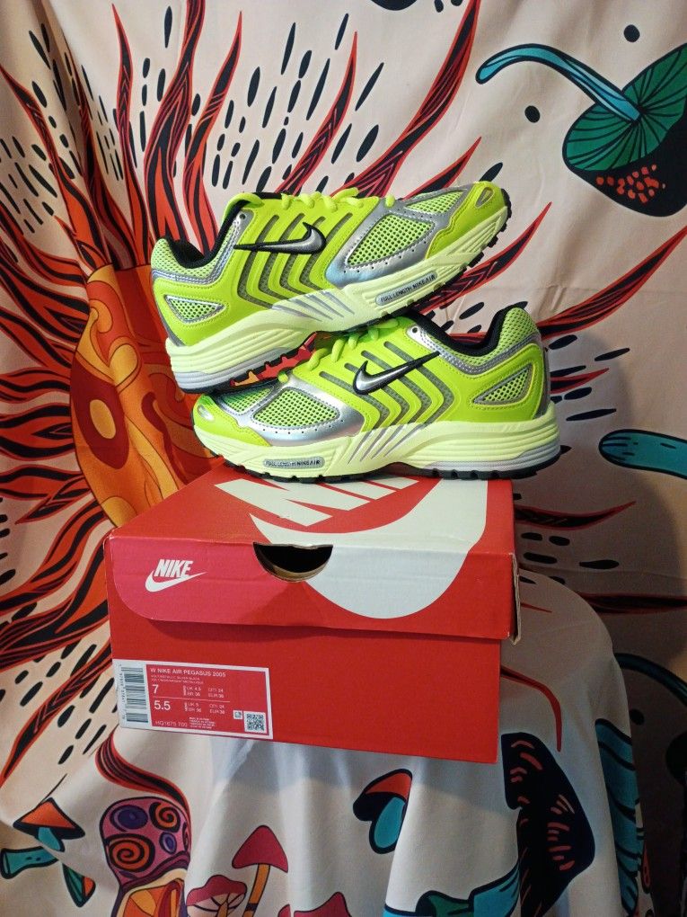 🔥 Nike Air Pegasus 7 in Volt / Metallic Silver / Black, brand new in box — nice colorway too
