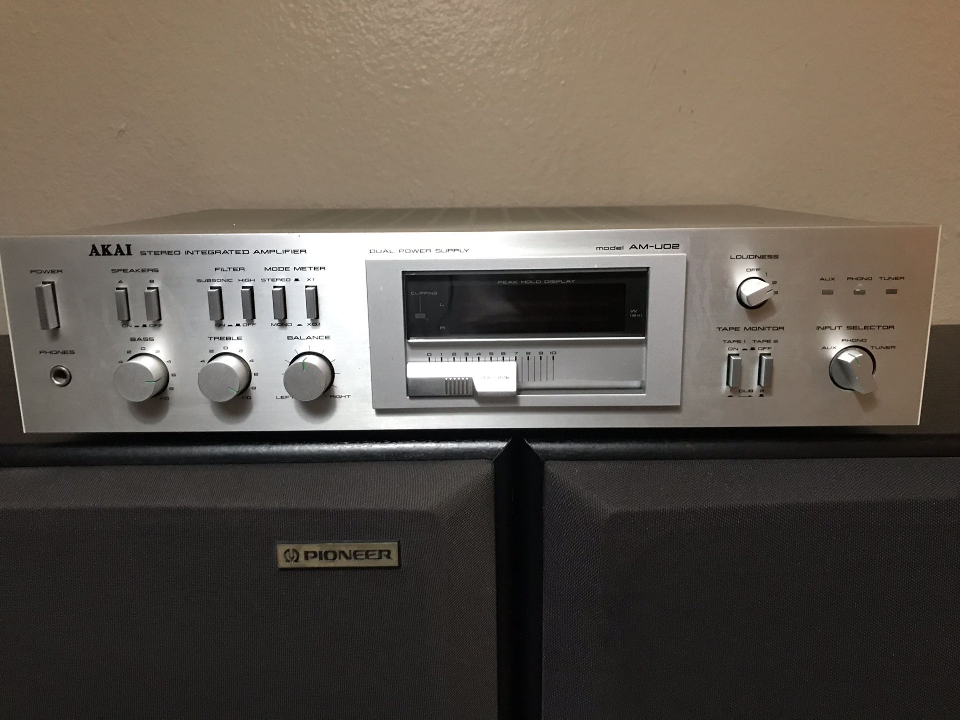 AKAI - AM-U02 Integrated Stereo Amplifier (VINTAGE)
