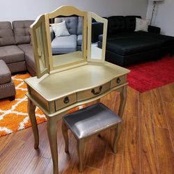 Champagne ladies vanity dresser / make up with stool