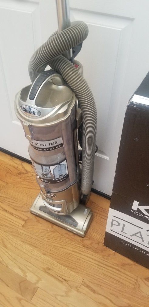 SHARK VACUUM WORKS EXCELLENT , AMAZING POWER SUCES , IN THE BOX OF