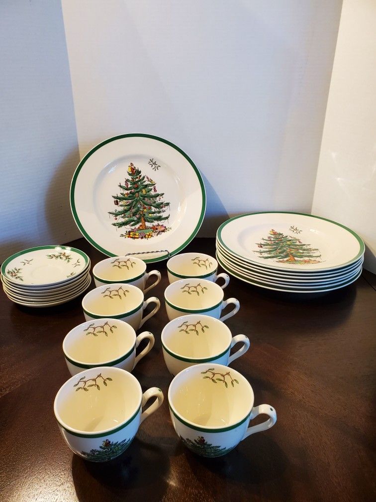 Three Wilson Christmas cake pans. 1 Santa, 1 Lg. tree, 1 Mold of six small  trees for Sale in Pinellas Park, FL - OfferUp