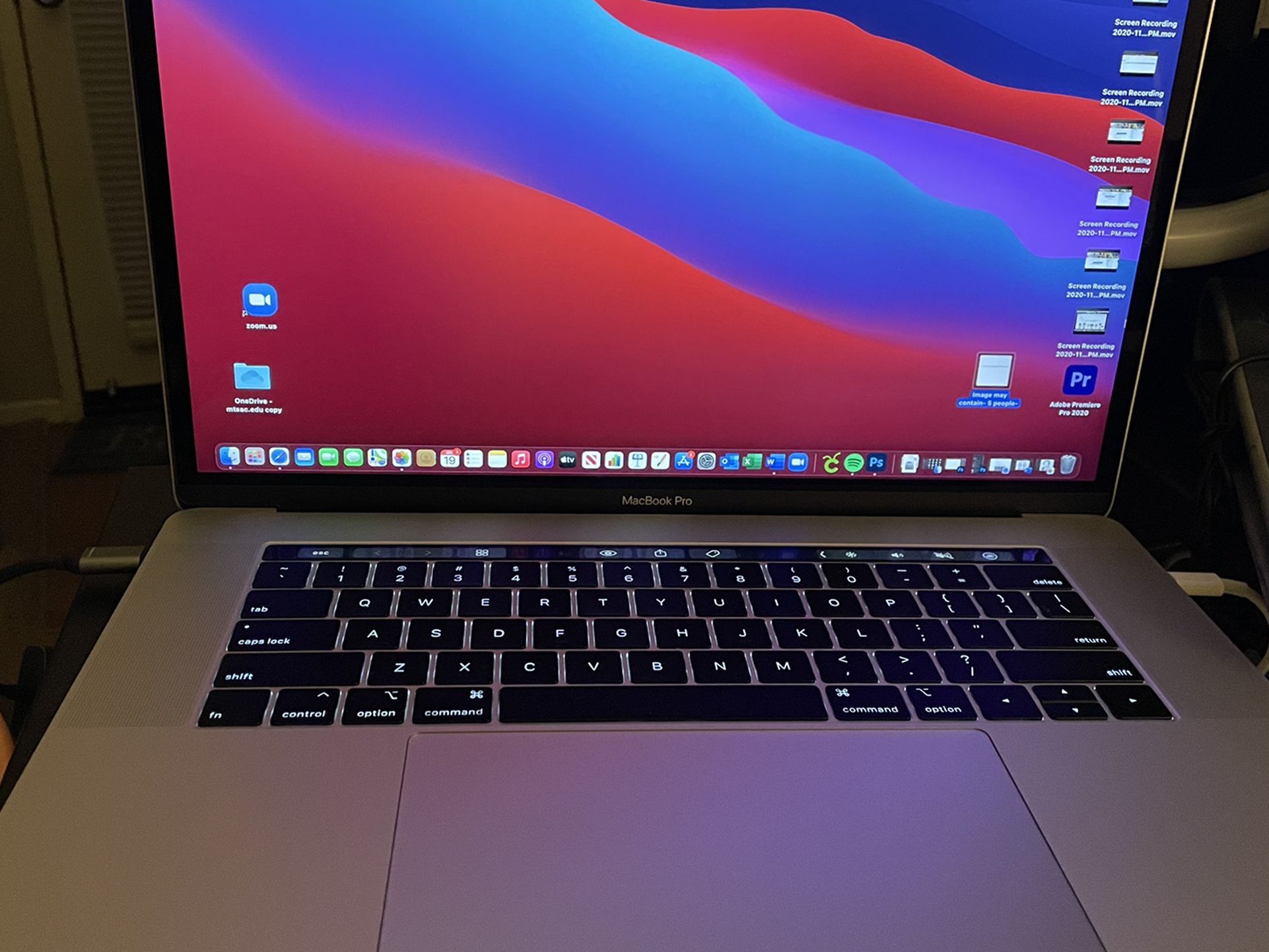 Macbook Pro 15" 2019 Touchbar 2.6 Ghz 16gb Ram 256gb 1390 OBO