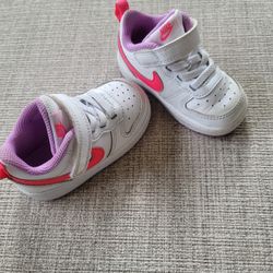 5c Nike Tennis Shoe