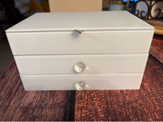 Jewelry Box   White.  (Edinburg)