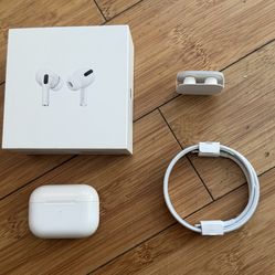 Apple AirPods Pro (1st Gen) - Left has Static - Case & Right Work Great
