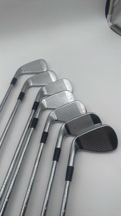 Nice! Kirkland Signature 7 Piece Iron Set RH 4-PW Stiff Flex Elevate Steel