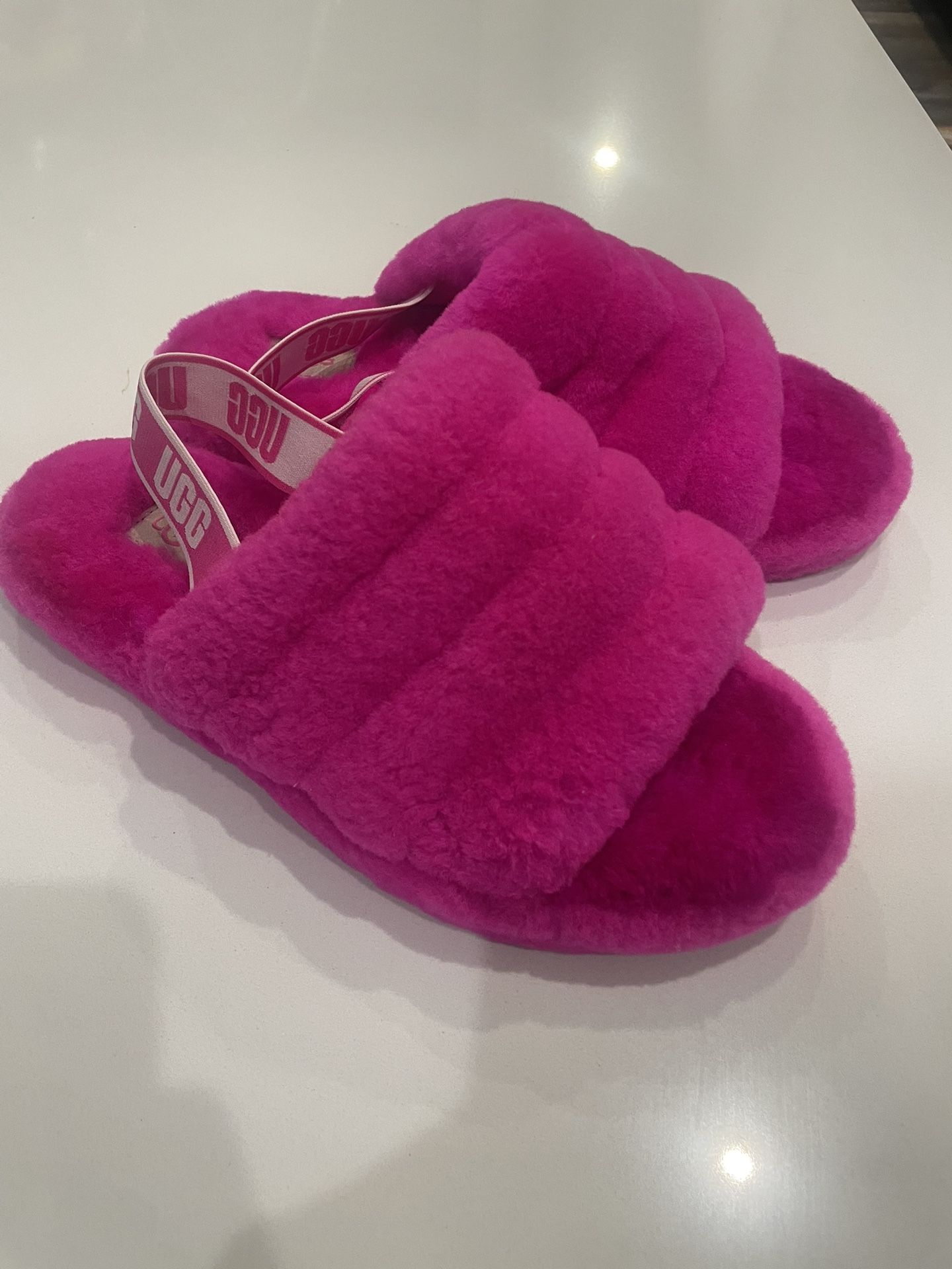 Ugg Oh Yeah Pink Women’s Fuzzy Slip On Slipper, Size 6
