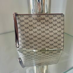 Michael Kors Wristlet 