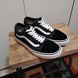 Very Nice Men's Black & White Vans Size (8) Located In Reedley 