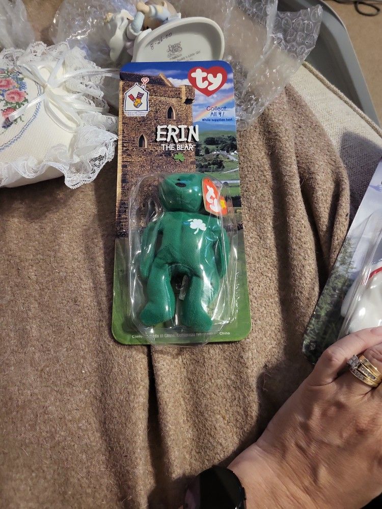 1 ERIN (Ireland) and Maple (Canada) Country Beanie Bears