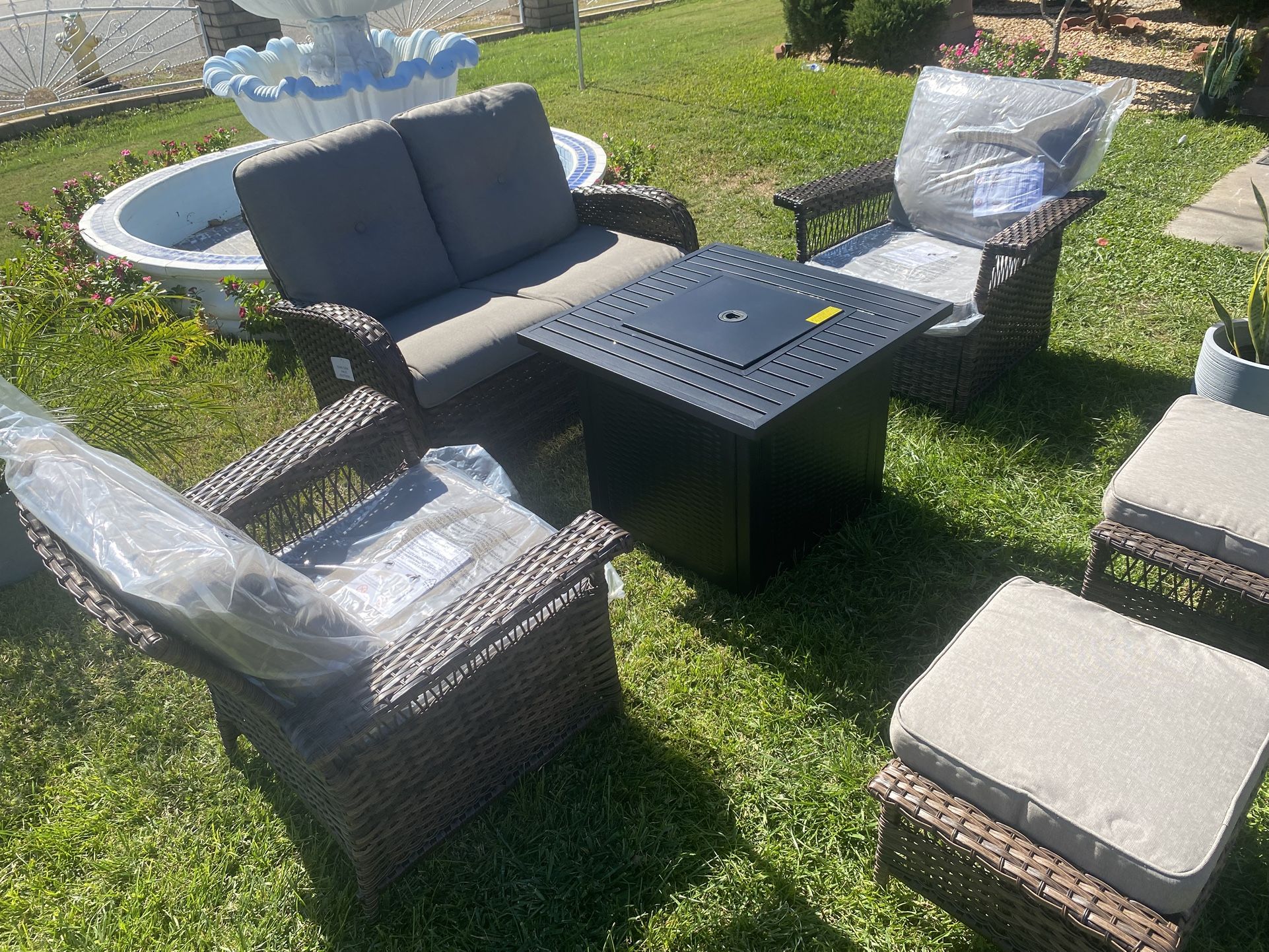 Brand New Patio Set Fire Pit Propane 