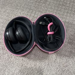Wireless Solo Beats With Off Brand Hard Case