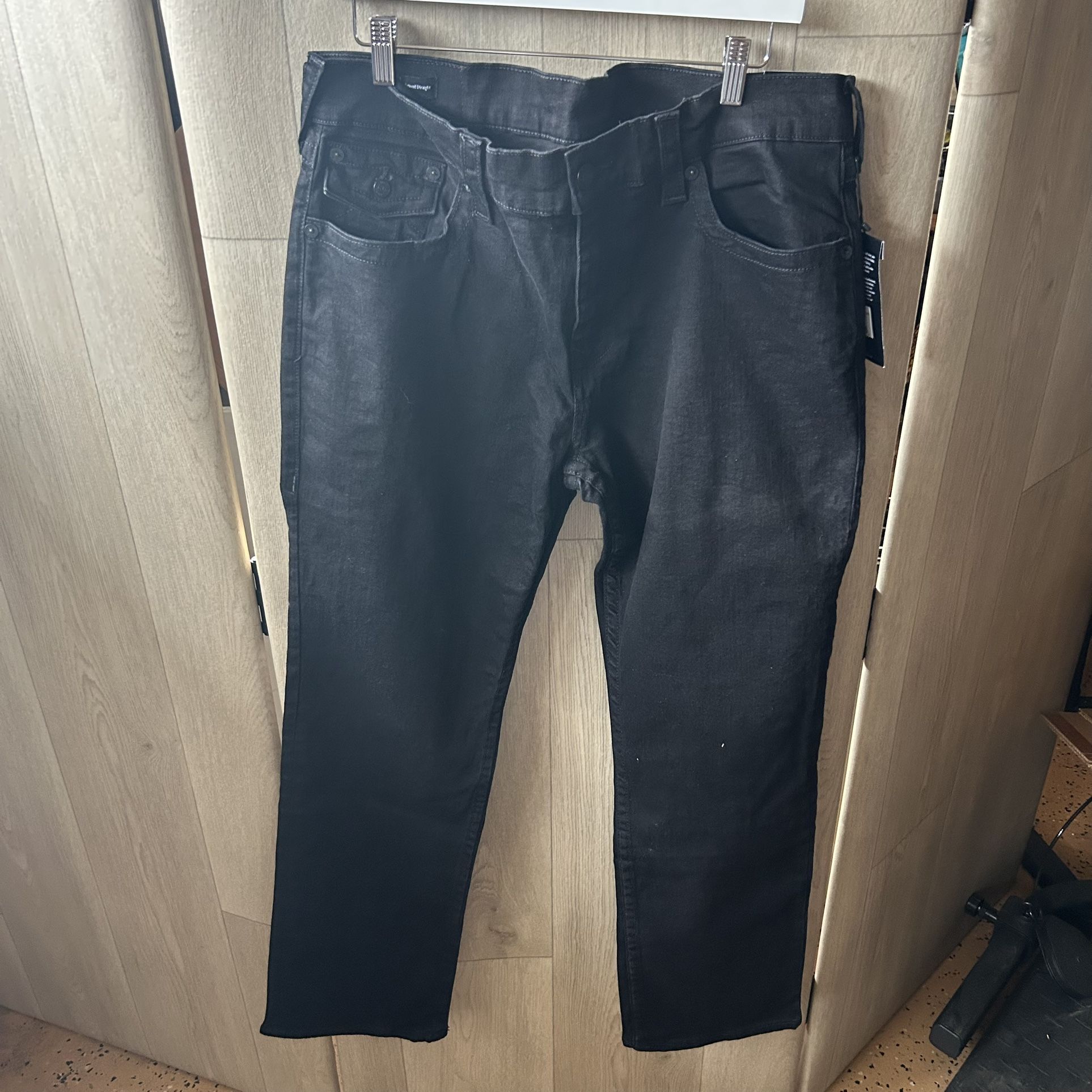 Has holes on crotch as seen in photos. Pick up in Lathrop