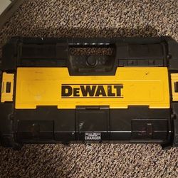Dewalt DWTS08810 Bluetooth Am/fm Radio/Charger