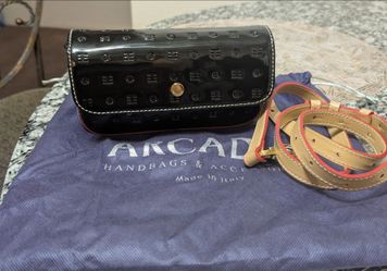 ARCADIA SMALL CROSSBODY !!