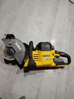 DeWalt saw