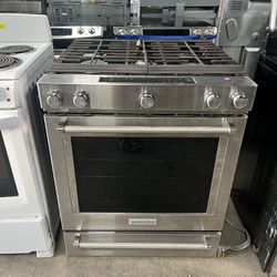 Kitchen aid stove and oven 