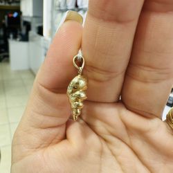 14k Conch Shell Pendant 