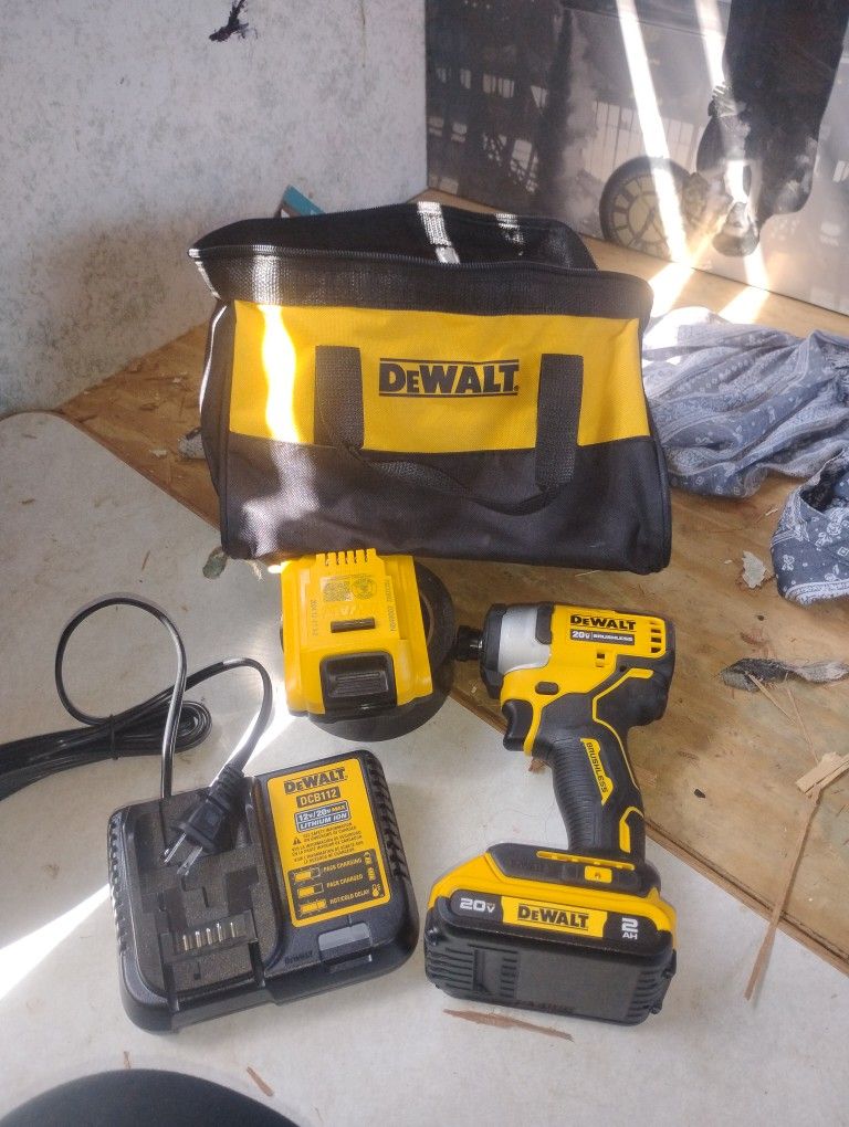 DeWalt Brushless Drill With 2 Batterys And Charger And Abag