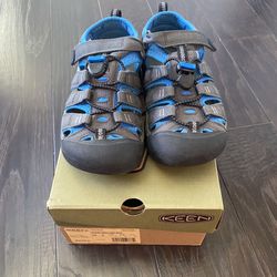 Keen Shoes Boys Size 2     $8