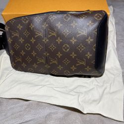 Louis Vuitton Avenue Sling Bag