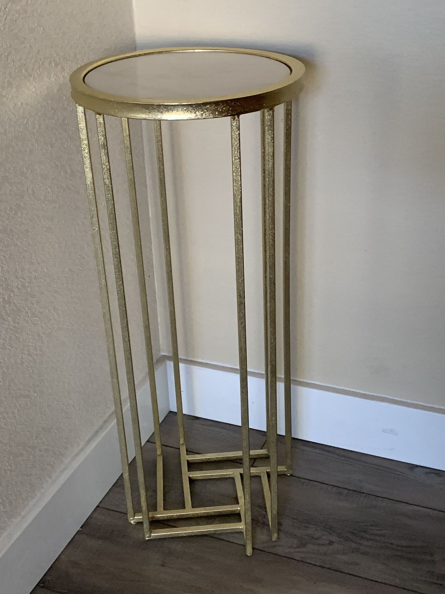 Pedestal Accent End Table