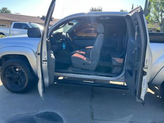 Toyota Tacoma 2006, color gris