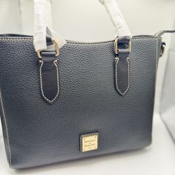 Dooney & Bourke Black Pebbled Leather Tote Bag – Classic & Elegant