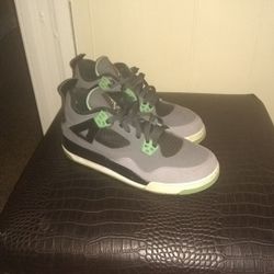 Jordan's  4's size 6 1/2mens