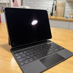 iPad Air M2 + Magic Keyboard