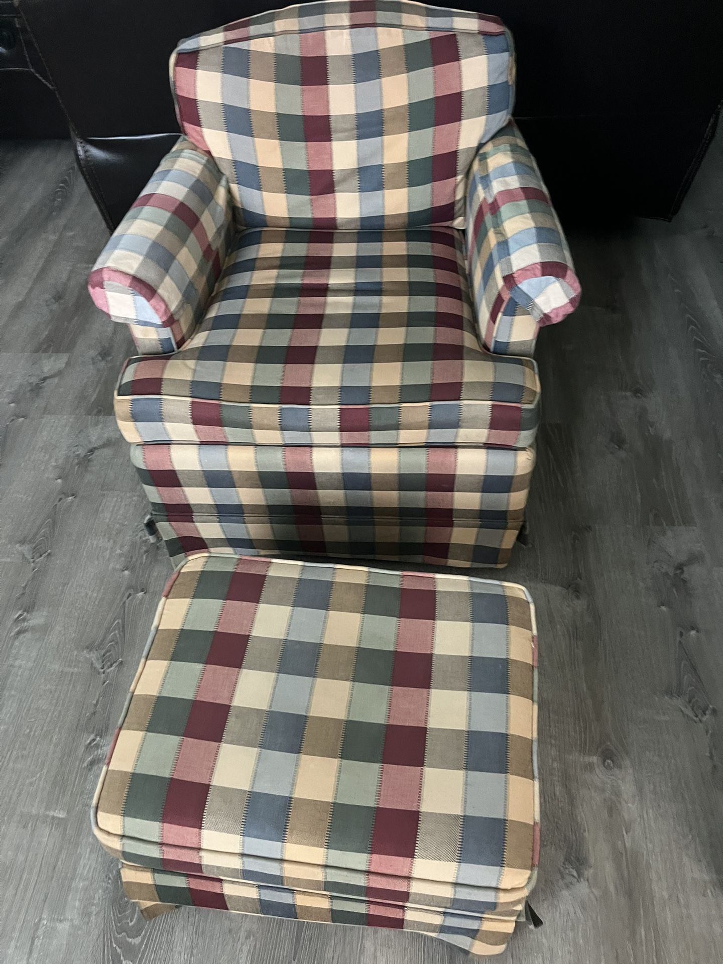 Beautiful Swivel Chair With Matching Foot