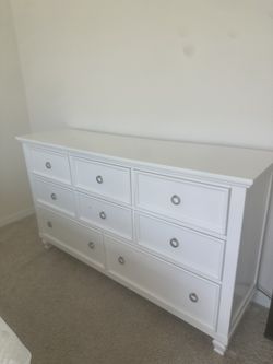 Full Size Bed Set Includes The Box Spring