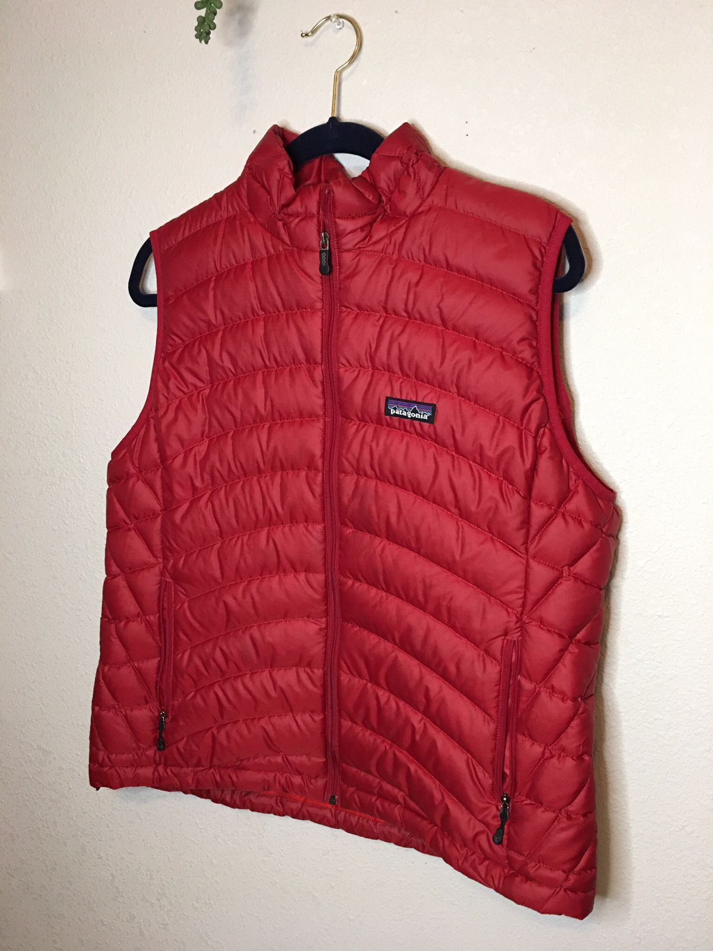 Women’s Red Patagonia Down Vest (XL)