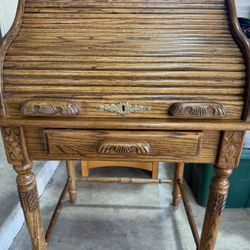 Vintage Solid Oak Roll Top Desk w/ Key – Carved Details & Interior Storage