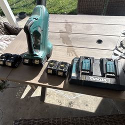 Makita blower with six batteries and double charger