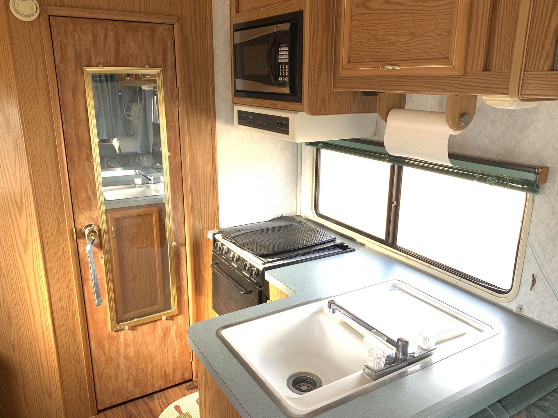 1997 jamboree 21 foot this RV is very easy to drive can be parked in ...