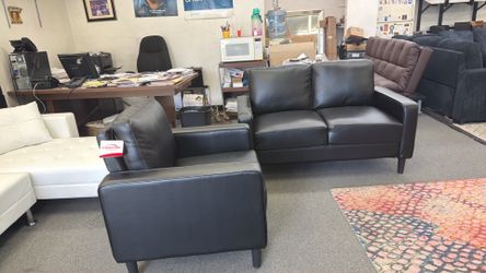 New leather love seat and chair set / free delivery