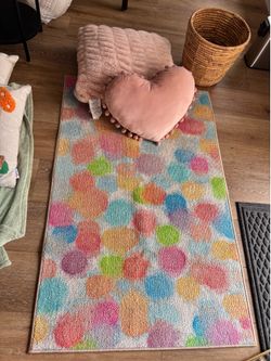 Kids rugs and pink pillows
