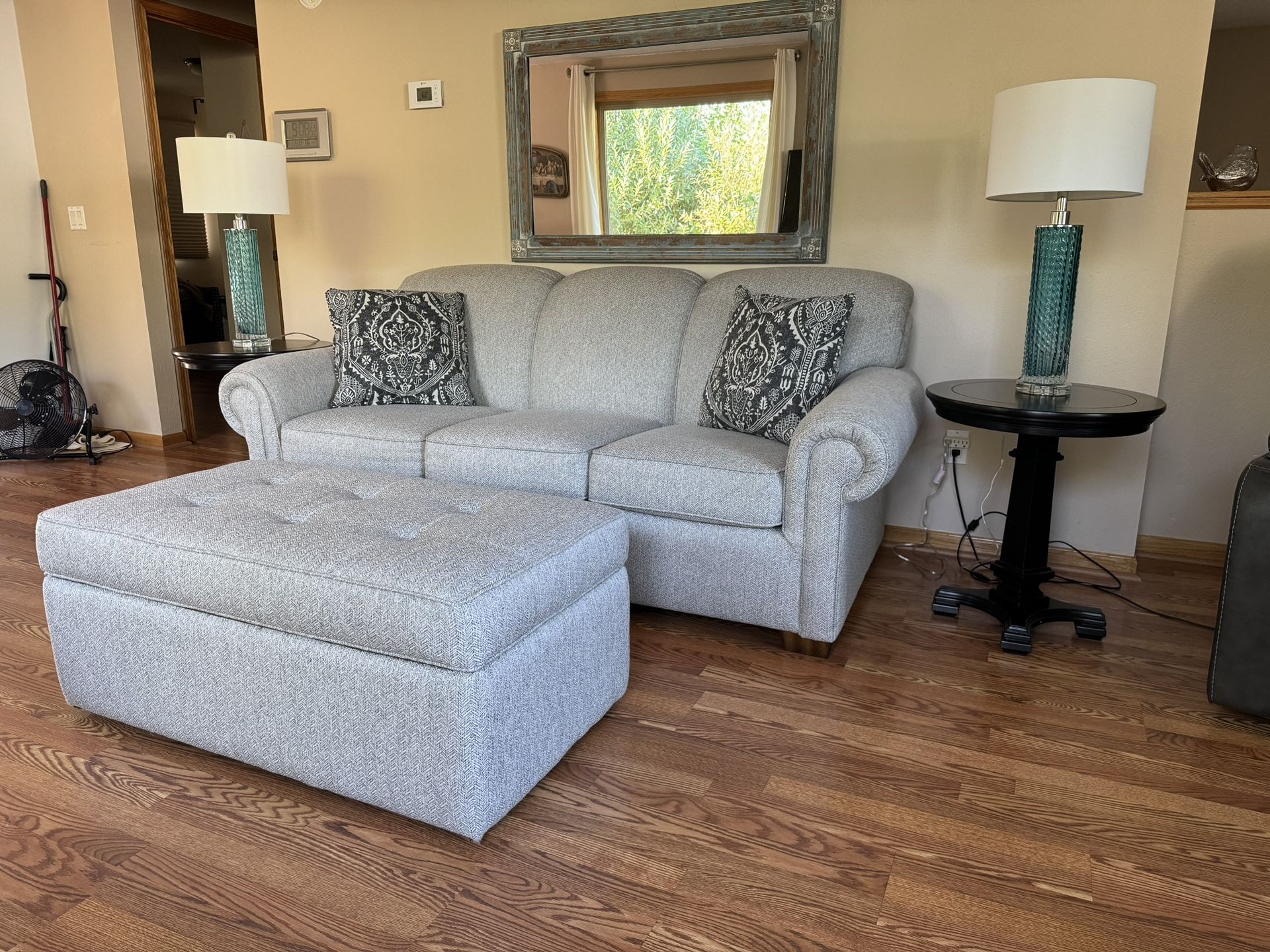 Flexsteel Living Room Set- Sofa And Chair/ottomans