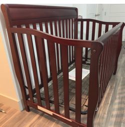 Move out sale - Graco 4 in one crib